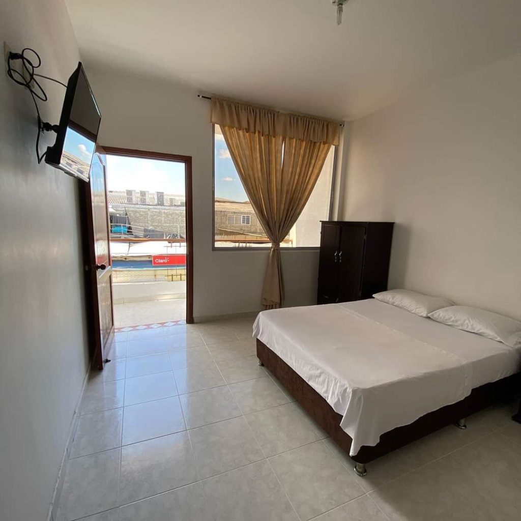 habitacion con ventilador